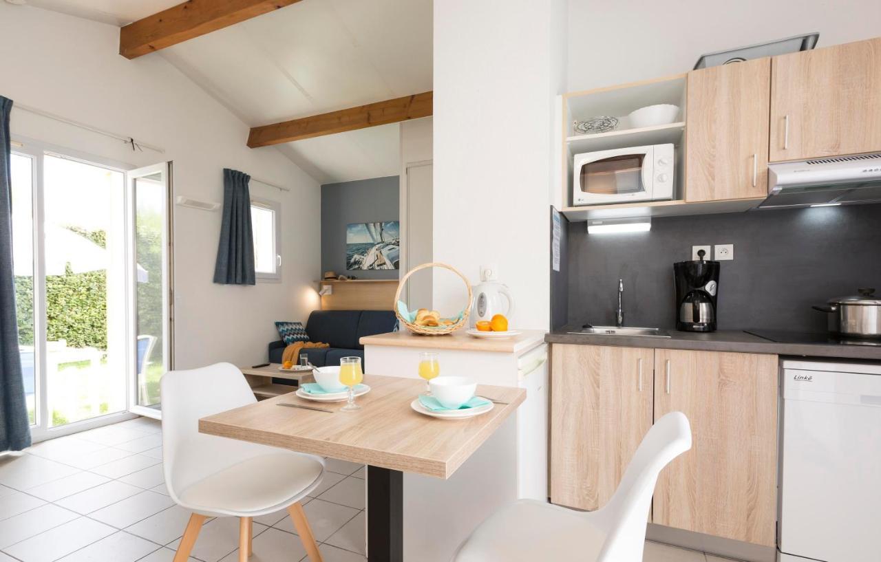 Residence Odalys Le Village Des Amareyeurs Le Chateau-d'Oleron Exterior photo