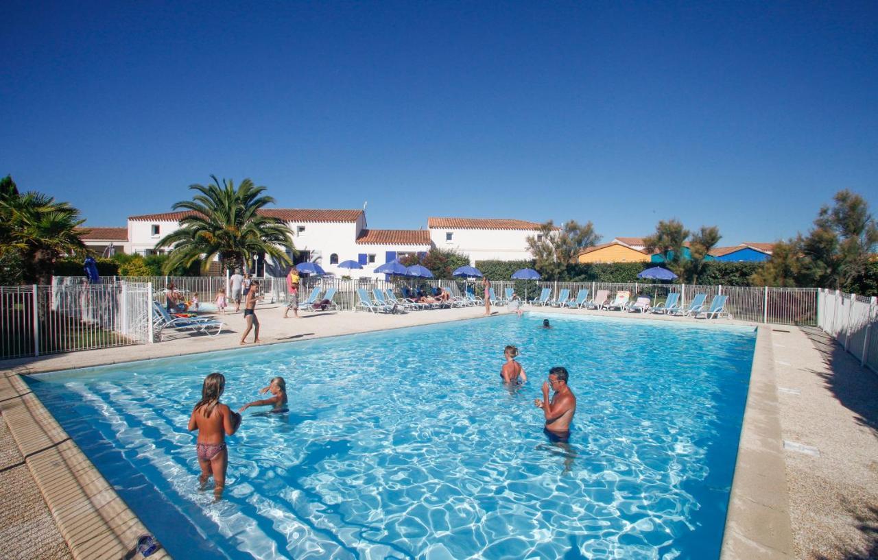 Residence Odalys Le Village Des Amareyeurs Le Chateau-d'Oleron Exterior photo