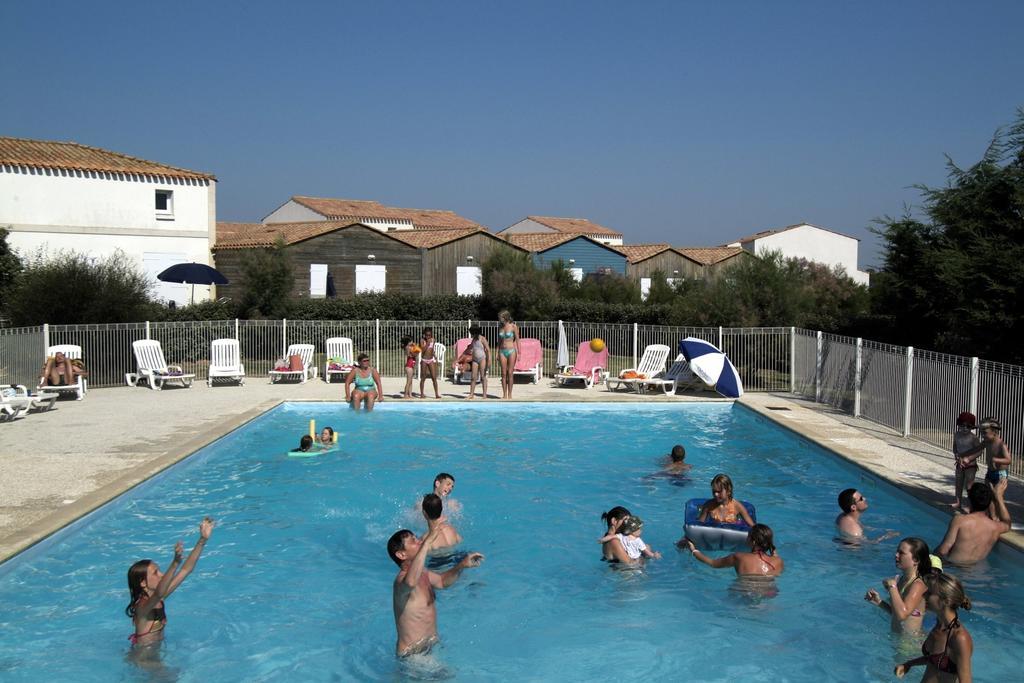 Residence Odalys Le Village Des Amareyeurs Le Chateau-d'Oleron Exterior photo