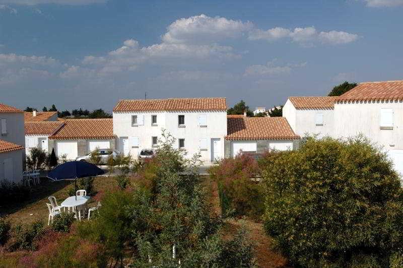 Residence Odalys Le Village Des Amareyeurs Le Chateau-d'Oleron Exterior photo